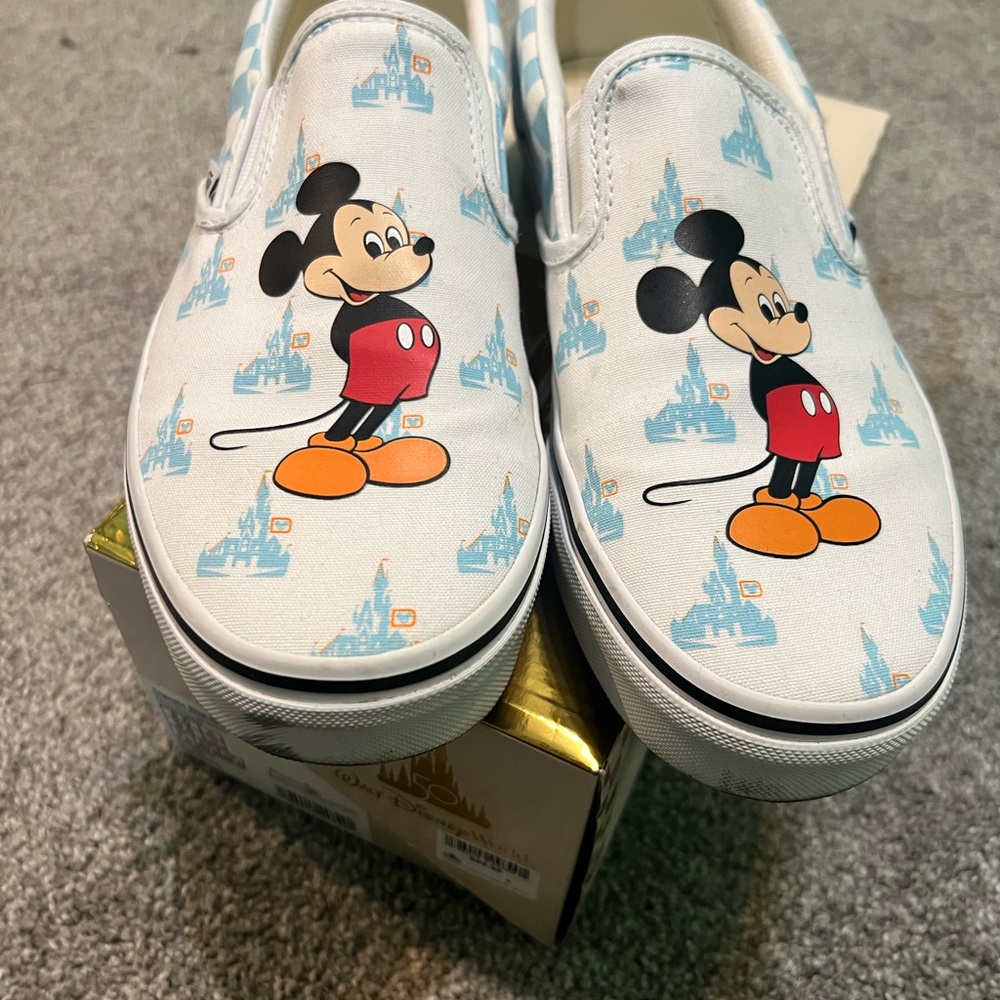 Disney Parks x Vans